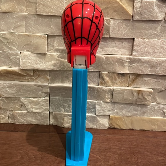 Giant PEZ dispenser - Picture 5 of 5